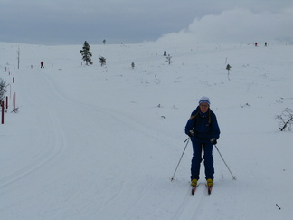 Airi pyyhkäisee Ahopäältä alas!