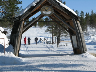 Kiilopää toimii tavallaan porttina Koilliskairan kansallispuistoon. Ja konkreettinen porttikin puistoon löytyy Kiilopään retkeilykeskuksen pihapiiristä.