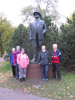 Järvenpään liepeillä on asustanut aikoinaan runsaasti kulttuuriväkeä, mm Sibelius. Järvenpäätalon viereisessä puistikossa on hänen kunniakseen pystytetty näköispatsas.
