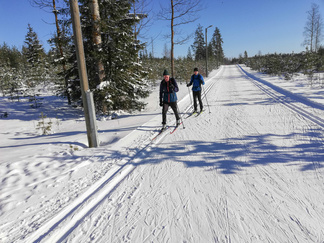 Lentokentän sivussa mennään