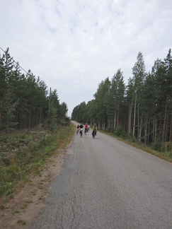 Tässä ajellaan Rutikan tietä kohti linkkitornia