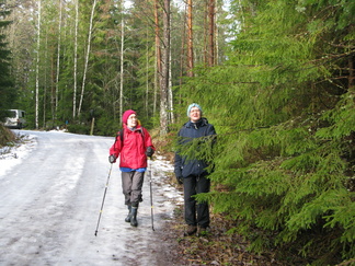 Paluumatkalle lähdettäessä aurinko paistoi jo leveästi.