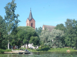 Hauholla ollaan. Kirkontorni näkyy jo!