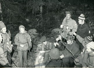 Pikkujoulutunnelmaa v. 1975 Latu-Miilun tontilla.