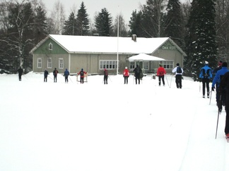 Toukokuun Nuorisoseuran omistama Oma Koti sijaitsee rauhallisella paikalla, Erkylässä maalaismaiseman keskellä. Paikka on takavuosina palvellut hiihtäjijä ulkoilumajana.