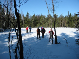 Tässä ollaan Poikanen nimisen lammen jäällä.