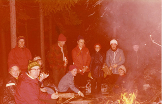 Vielä vuonna 1976 jouduttiin viettämään pikkujoulua taivasalla.