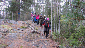 Kallioilla Kaksoslammen polulla