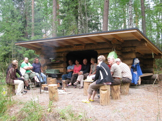 ..ja pianhan laavulle kokoontui jo nälkäinen joukko!
