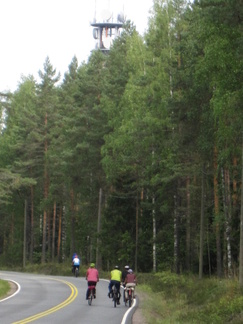 Erkylän linkkitorni näkyy kuvan ylälaidassa.