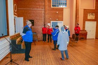 Pääsimme tutustumaan juhlataloon myös sisäpuolelta. Talo on rakennusmestari Heikki Siikosen suunnittelema.