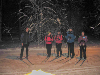 Lähtöpaikalla, Sveitsinpuiston tenniskentän reunalla otettiin ikäänkuin varmuuden vuoksi kuva.