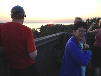 Lauantai-illalla päätimme nousta vielä näkötorniin auringon laskun aikoihin.