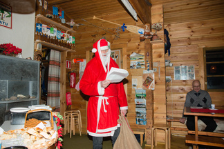 Joulupukki tupsahti tupaan