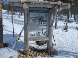 Kultakaivosten historiaan voi tutustua opastauluista.