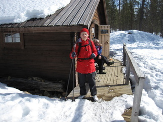 Prospektor-yhtiön kultakaivos sijaitsi reilun kilometrin päässä Laanilasta. Nykyään kaivoksen ohi kulkee ulkoilureitti, jonka varrella on kuvassa näkyvä tupa.