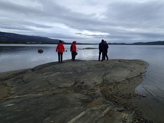 Uimareita ei kuitenkan nyt löytynyt, vaikka tilaisuus oli mitä mainioin. Vesikin olisi todennäköisesti ollut lämpimämpää kuin Akujoessa.