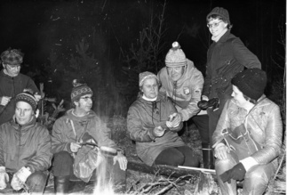 Pikkujoulutunnelmaa v. 1975 Latu-Miilun tontilla.