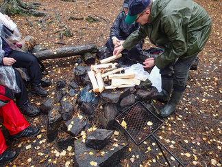 Tulta sytytellään.