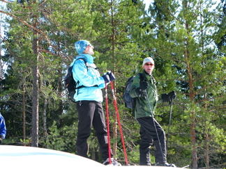 Pikku-Karhulammen vierellä olevalla kalliolla vedettiin hetki henkeä...