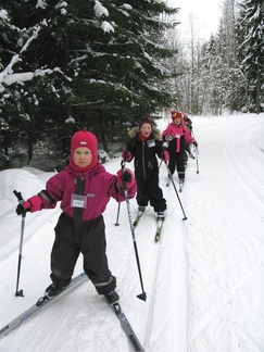 Lenkillä noustiin mäkeä haarakäynnillä....