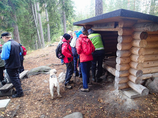 Laavusta löytyi outo laite, joka paljastui pelastusliivien merkkivaloksi.