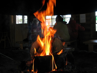 Avotakka tuo tupaan tunnelmaa.