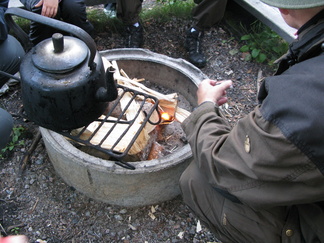 Tietenkin taas sytytettiin tulet.