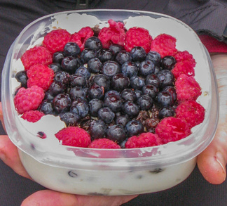 Retkeilytäytekakku kuuluu tietenkin asiaan