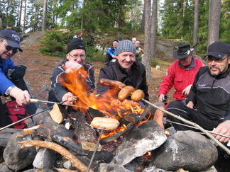 Vihanneksiakin oli, mutta enimmäkseen makkaraa.