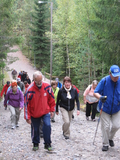 Patikoimme mukavassa säässä Solvallan urheiluopiston läheisessä maastossa noin viiden kilometrin mittaisen lenkin.
