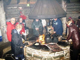 Perjantai-illan ohjelmassa oli vielä letunpaistoa kammissa.