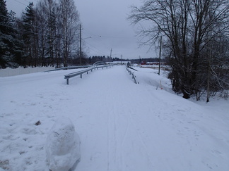 Vantaanjoen ylittävä 'uusi hiihtosilta' Hyyppärän pelloilla.