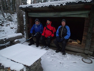 Yhteispotretti otettiin Latu-Miilun laavulla.