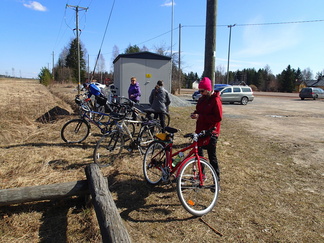 Parkkipaikalla tartuttiin jälleen pyörän sarviin ja aloitettiin paluumatka nyt myötätuuleen.