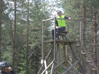 Hirvipassissa? Ei toki, mutta aina jotakin lapsettaa.