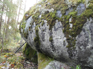 Kiviaines on pullistunut