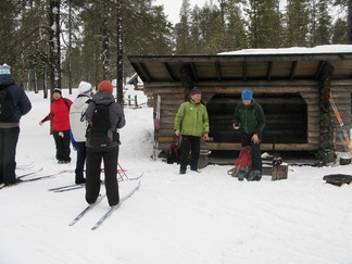 Sivakkaojan ladun varrella on laavu.