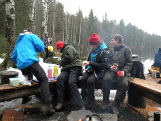 Uudenmaan virkistysalueyhdistys omistaa maa-alueen Piilolammin eteläpäässä.