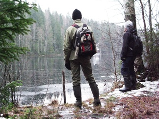 Piilolampi oli saanut ohuen jääpeitteen.