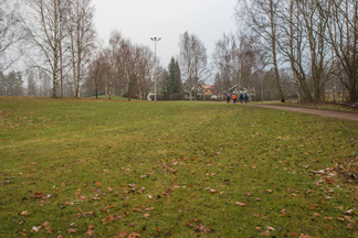 Perttulan kentällä.