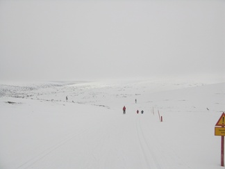 Luulammilta Kiilopäälle matkaa kertyy noin kuusi kilometriä. Hiihtäjällä on siinä edessään huima nousu
