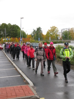Järvenpään Ladun johdolla ja opastuksella lähdettiin kohti Lemmenlaaksoa.