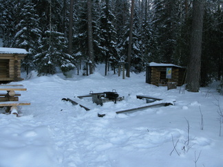 Sivuuttelimme Kypärälammen laavun pysähtymättä.