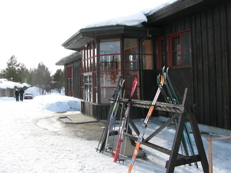 Majapaikkamme Killopäällä on hotelli Niilanpää.