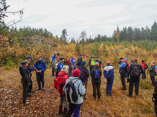 ...mutta suunnistettiin sentään oikeaan paikkaan, metsätielle.