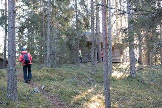 Riihimäen puolella käytiin partiolaisten majan pihapiirissä