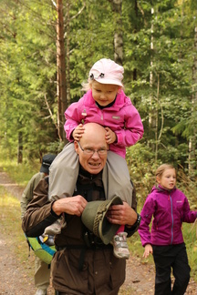 Lähdimme avajaisten jälkeen polkuretkelle Kaksoislamille.
