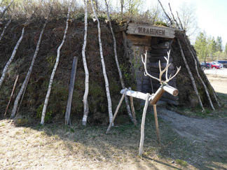Sunnuntaina lähdimme patikoimaann Ahopään poroaidalle ja edelleen paljakan yli Pessinlammelle