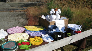 Pieni käsityömyymlä kadun varrella.